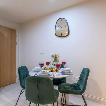 Apartment Luxury Apt I Long Stays Leeds City I Accommodate 4 Guest *