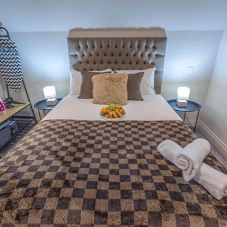 Luxury Apt I Long Stays Leeds City I Accommodate 4 Guest *