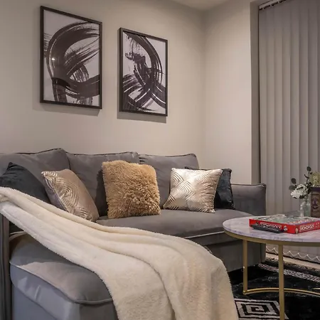 Apartment Luxury Apt I Long Stays Leeds City I Accommodate 4 Guest