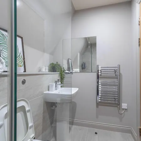 Luxury Apt I Long Stays Leeds City I Accommodate 4 Guest Apartment